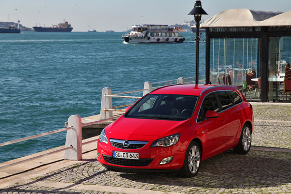mednarodna predstavitev: Opel astra sports tourer