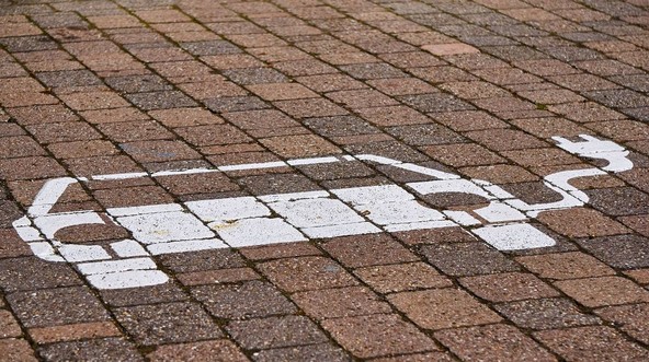 Nova napoved BCG : Zakaj električne avtomobile potrebujemo čim prej?