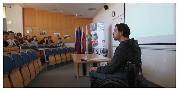 Poskrbimo za varnost sebe in drugih: Preventivne prometne delavnice »Še vedno vozim - vendar ne hodim«