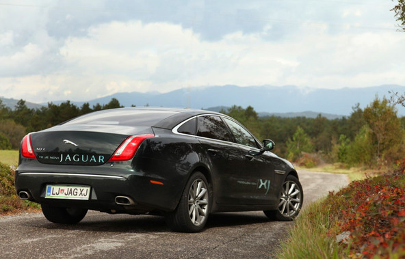 Jaguar XJ L 3,0D portfolio: Napredek klasike
