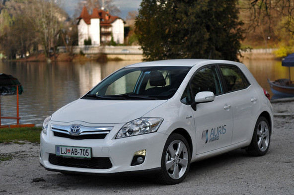 Toyota auris HSD sol: Belo kot sneg