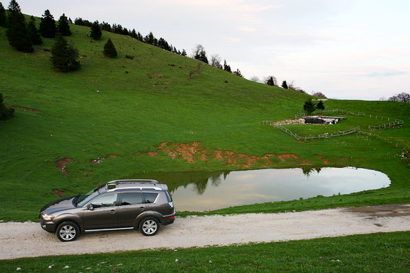 Mitsubishi outlander 2,2 DI-D 4WD TC-SST instyle: Naklonjenost asfaltu