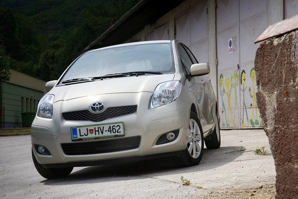 Toyota yaris 1,33 VVT-i stop&start stella: Stop ali start?
