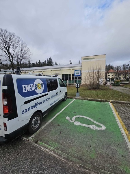 polnilne postaje za eletricna vozila