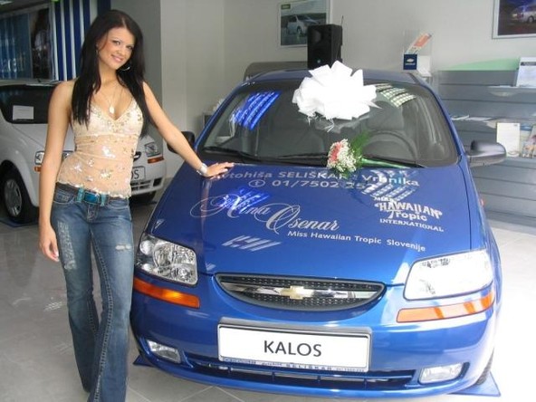 AH Seliškar in Nina Osenar: Ženska lepota in avtomobili... nerazdružljiva elementa!