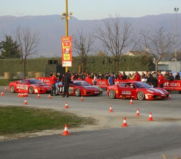 Hit Racing Team: Udeležba na dobrodelnem srečanju lastnikov ferrarijev
