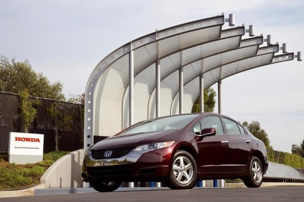 Honda FCX Clarity: Honda predstavlja popolnoma novo, napredno vozilo na gorivne celice
