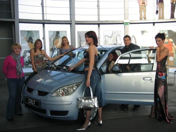 Mitsubishi: V ljubljanskem Emporiumu je potekala modna revija in predstavitev novega Mitsubishija Colt