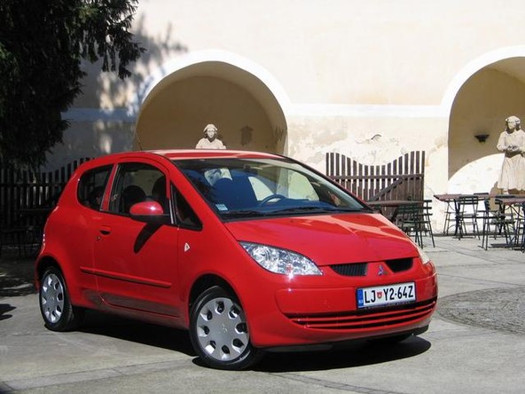 domača predstavitev: Mitsubishi colt CZ3
