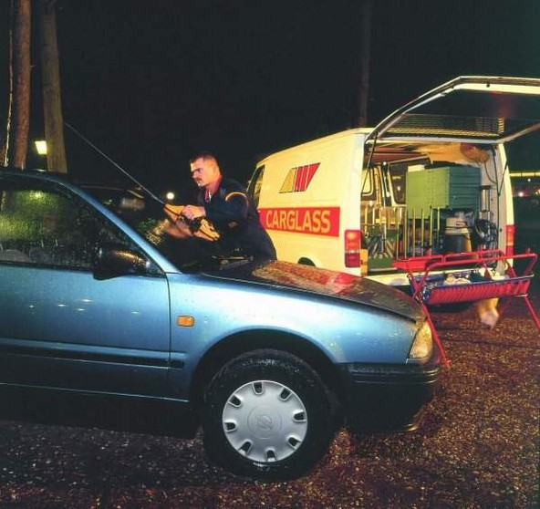 Nova storitev, ki prihrani čas: Mobilni servis - popravilo avtostekel pred domačimi vrati
