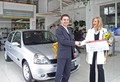 Renault - "Pridi prej, povej naprej": Dve pedagoginji s podarjenim novim Cliom