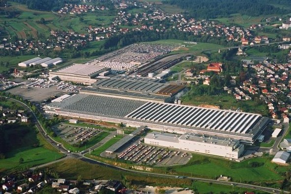 Renault: Revoz podelil 14 srednjim šolam in 1 fakulteti vozila twingo za učne namene