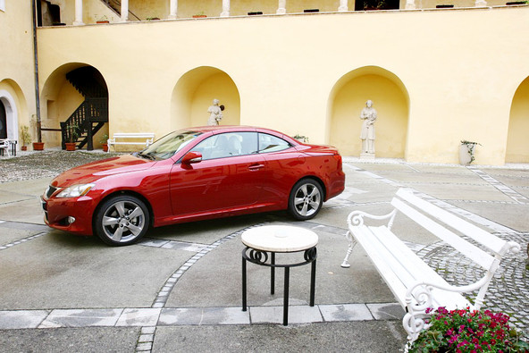 domača predstavitev: Lexus IS 250C