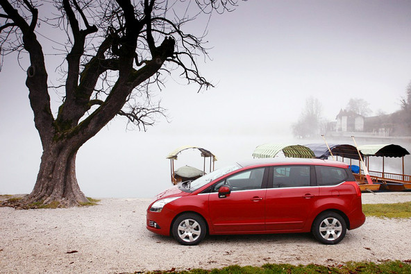 domača predstavitev: Peugeot 5008