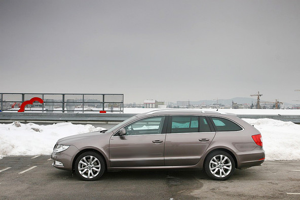 domača predstavitev: Škoda superb combi