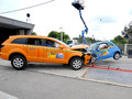 ADAC  Horror Crashtest : Fiatov David (500) proti Audijevemu Goljatu (Q7)