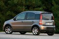 Fiat panda 100HP: Elle MacPherson in njena nova panda