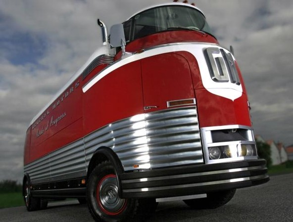 General Motors futurliner tour bus: 'Rdeči slon' za 4.320.000 $