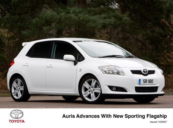 Toyota auris SR180: Toyotino novoletno darilo