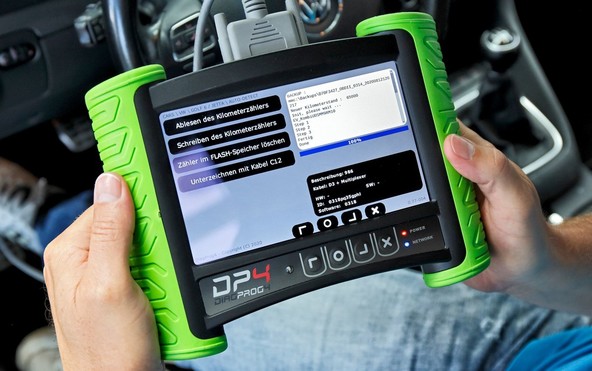 Zahteva kluba ADAC: Manipulacija števca naj postane stvar preteklosti