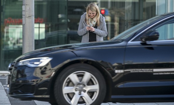 Uporaba pametnih telefonov vzame več življenj kot alkohol: Šokantna ugotovitev organizacije DEKRA glede trenutnega dogajanja na nemških cestah