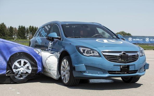 Zunanja stranska varnostna blazina: Nova varnostna rešitev znamke Zahnradfabrik Friedrichshafen (ZF) 