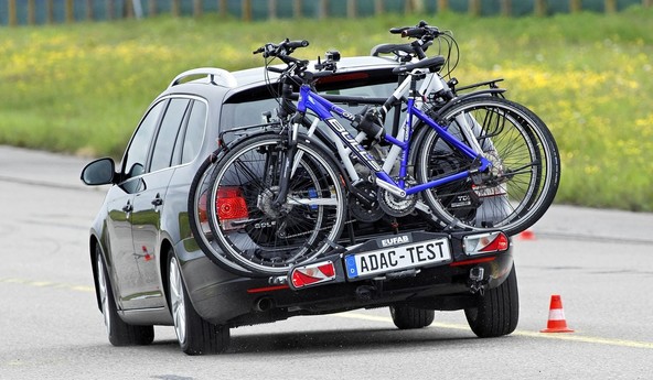 ADAC test nosilcev koles na zadku: Velike razlike v cenah, varnosti in priročnosti