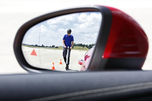 ADAC test DAS (Dooring Alert Systems) sistemov: Zanesljivo delovanje v idealnih okoliščinah