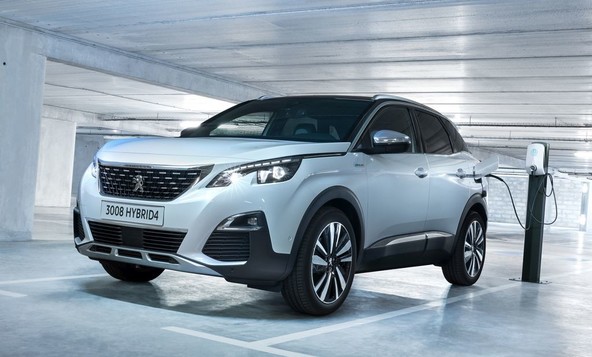 PEUGEOT 3008 GT HYBRID4 : MOČ PRIKLJUČNE HIBRIDNE TEHNOLOGIJE