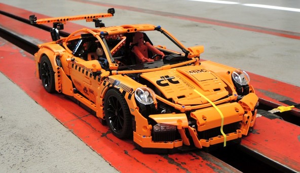 'LEGO Crash Boom Bang': Lahko računalniška simulacija nadomesti realnost?