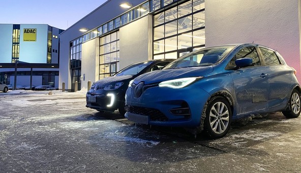 'Ujetništvo' v zimskem prometnem zastoju: Bodo ljudje v električnih avtomobilih preživeli?