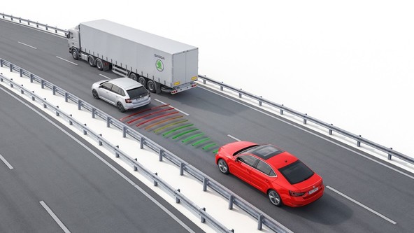 Raziskava inštituta IIHS: Večina voznikov zlorablja sistem ACC