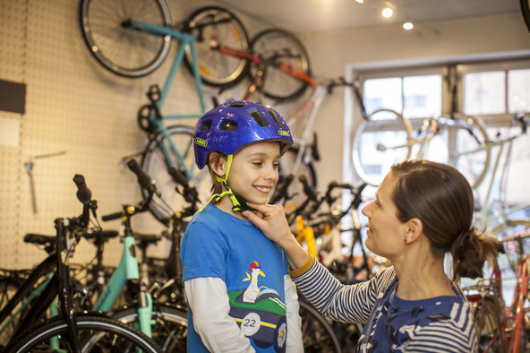 Test kluba ADAC in organizacije Stiftung Warentest: Dobra otroška kolesarska čelada ni draga