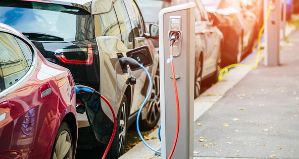 Ugotovitve združenja VDA: Uveljavitev elektromobilnosti bo trd oreh