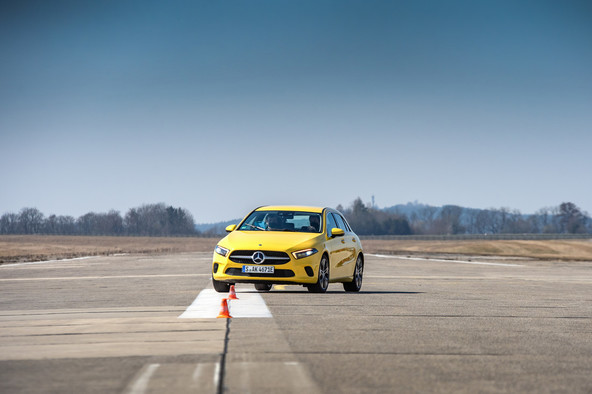 Primerjalni test kluba ADAC: Slabe novice za lastnike vozil znamke Tesla