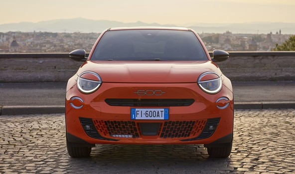 FIAT 600e: Obuditev tradicionalne modelne oznake