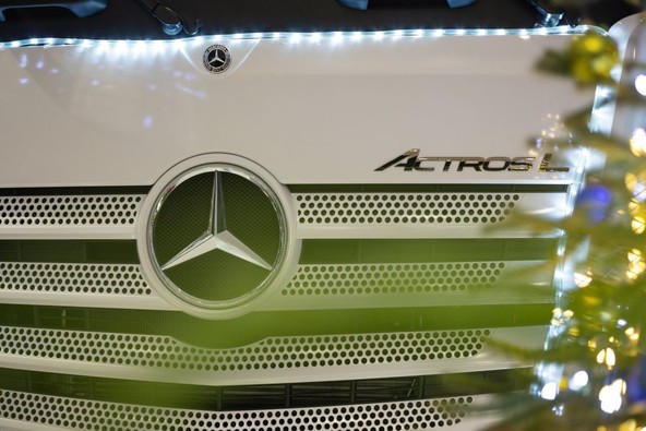 Mercedes-Benz Trucks : Autocommerce odprl prvi premium prodajni salon za težka tovorna vozila