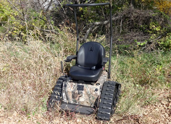 Rocket Mobility tomahawk 'trackchair': ATV po meri gibalno oviranih oseb