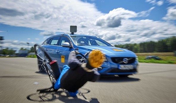 ADAC test asistenčnih sistemov: Blestela samo Audi in Subaru, Volvo razočaral