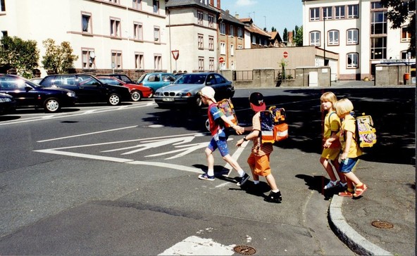 Starši v vlogi taksistov: Prevozniške usluge, ki lahko delujejo kot dvorezni meč