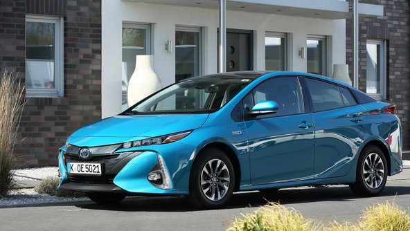 ADAC-ov test petih priključnih hibridov: Zmagovalec v družbi štirih 'eko bleferjev'