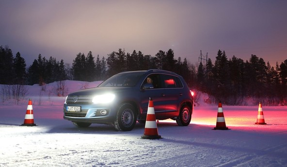 Veliki ADAC-ov test zimskih pnevmatik: Presenetljivo dobra uvrstitev nekaterih nizkocenovnih pnevmatik