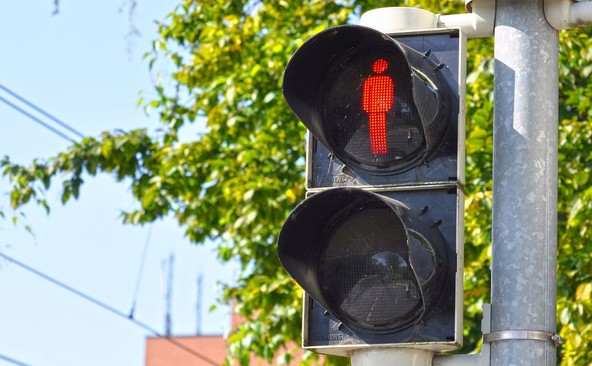 Študija organizacije TÜV Nord: Zakaj se (ne)držimo prometnih pravil?