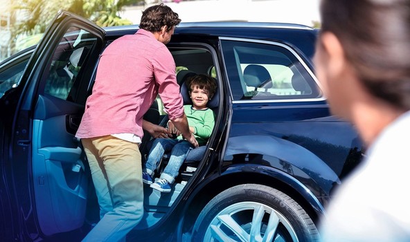 Maxi-Cosi AxissFix Air: Prvi otroški sedež z integriranim parom zračnih blazin