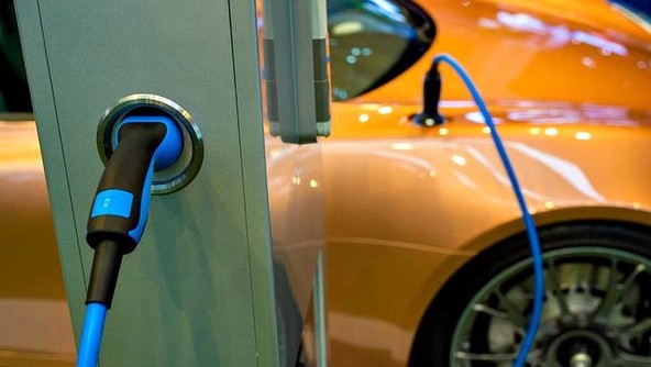 Poročilo združenja ACEA: Splošno elektromobilnost si lahko privošči samo peščica evropskih držav