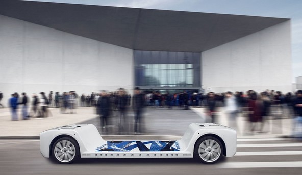 Rinspeed & ZF na sejmu CES: Predstavitev 'švicarske rolke'