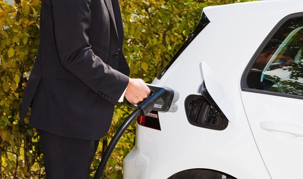 Študija podjetja Oliver Wyman: E-mobilnost bo destabilizirala oskrbo z električno energijo