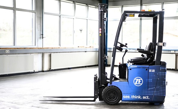 Inovativni viličar znamke ZF: Avtomatiziran, elektrificiran in povezan