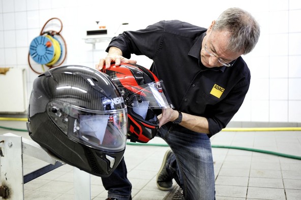 ADAC test motorističnih čelad: Na testu je pogrnil samo izdelek znamke NEXX