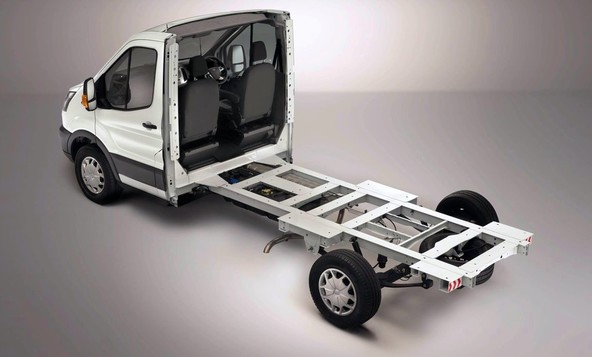 Nizkopodni ford transit: Nižja masa in še več tovornega prostora